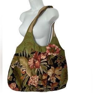 Hobo Handbag with zippered pocket